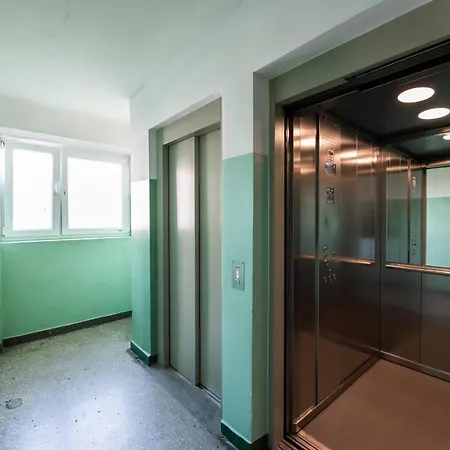 Апартаменты Metro Dworzec Gdanski Elegant Studio *