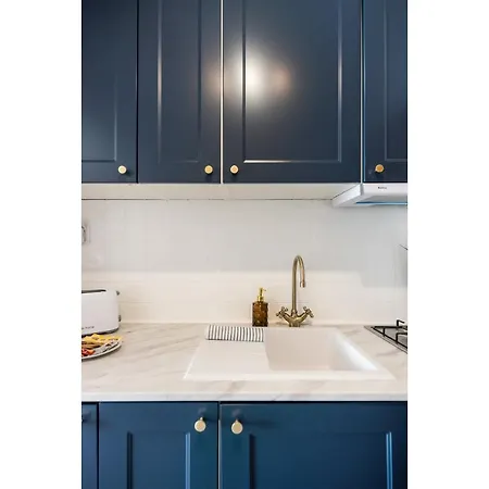 Metro Dworzec Gdanski Elegant Studio Апартаменты *
