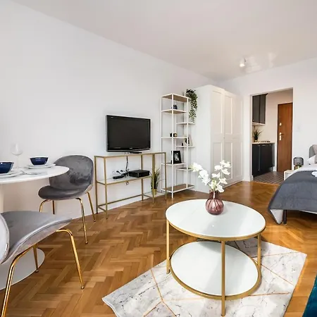 Metro Dworzec Gdanski Elegant Studio * Варшава