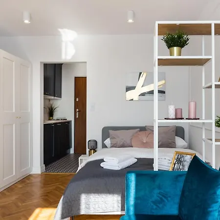 Daire Metro Dworzec Gdanski Elegant Studio Varşova