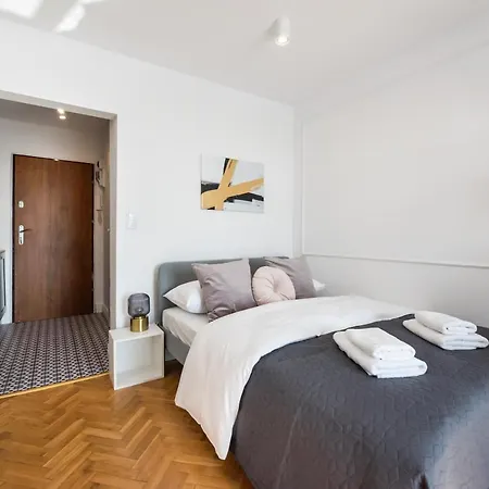 Apartment Metro Dworzec Gdanski Elegant Studio Warsaw