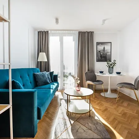 Metro Dworzec Gdanski Elegant Studio * Varşova