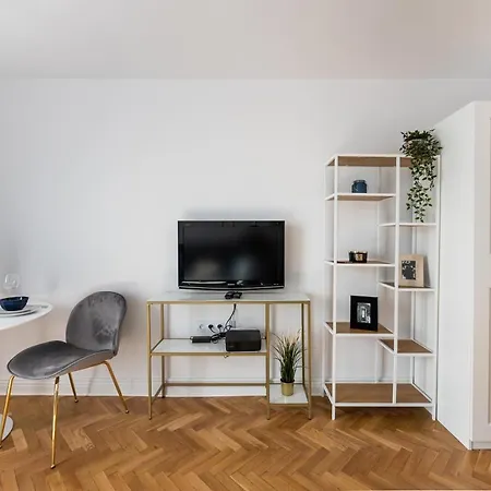 Metro Dworzec Gdanski Elegant Studio *